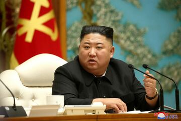 北朝鮮、新型兵器を発表か　2年ぶり軍事パレード