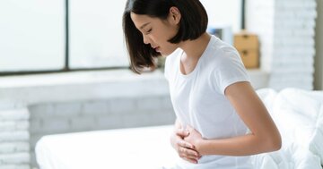 【人命を奪う恐ろしい病気】悪化すると胃の壁を貫き、胃に穴が開くと内容物がお腹の中に漏れて「腹膜炎」になる…最悪の場合、大出血を起こして死に至る「消化性潰瘍」とは?