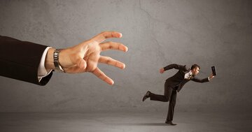 【いますぐ逃げて】あなたの給料を上げない「会社の正体」、だから上司の給料を超えられないのか！