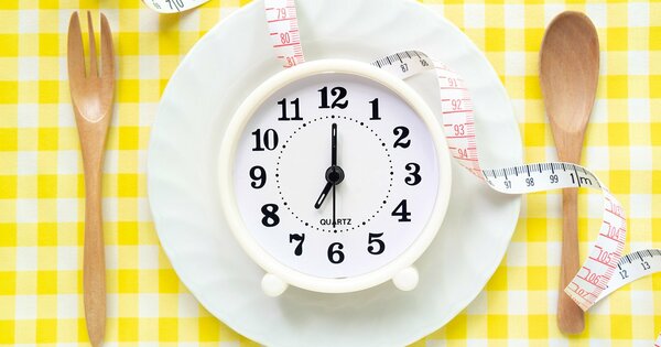時間栄養学に基づくダイエットのポイントは「いつ」「どのように」食べるかです。Photo: PIXTA