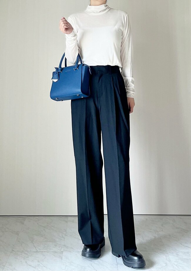 「着まわせてこの値段はやばい」GUの“990円トップス”コスパ抜群でリピ買いしたくなる!「2色買いしました!」「重ね着にピッタリ」