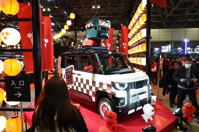 入り口ではハッピを着た巨大な「デリ丸。」がお出迎え