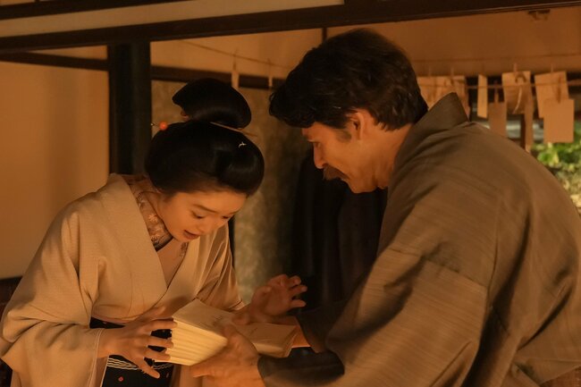 高石あかりの「怪談語り」が上手すぎる！“プロっぽくなくていい”はずなのに…才能がコワい〈ばけばけ第120回〉