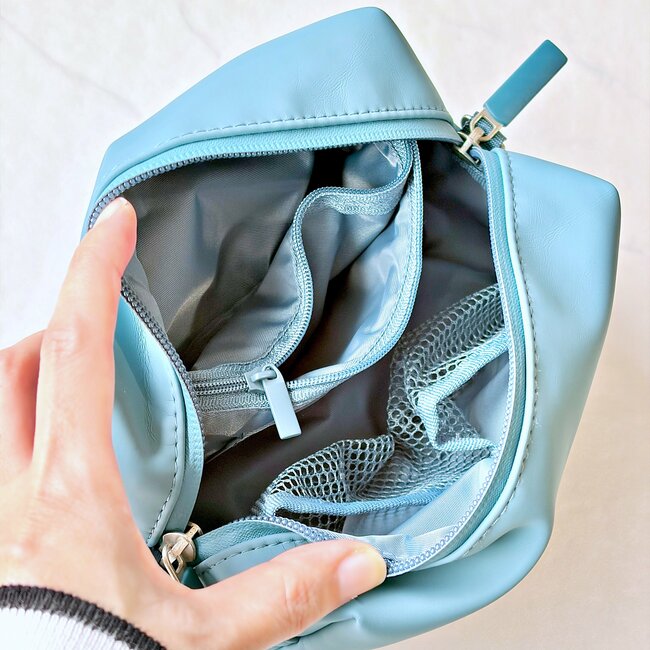 カードや診察券が100枚入った！無印良品の“ポケットたくさんポーチ”通院バッグにもなって天才すぎる！「軽くて疲れない」「毎日愛用しています！」