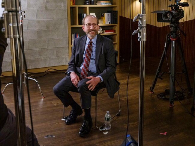 ハーバード大学のアラン・ガーバー学長は、連邦政府とのパートナーシップを断ち切る準備ができていないと語った