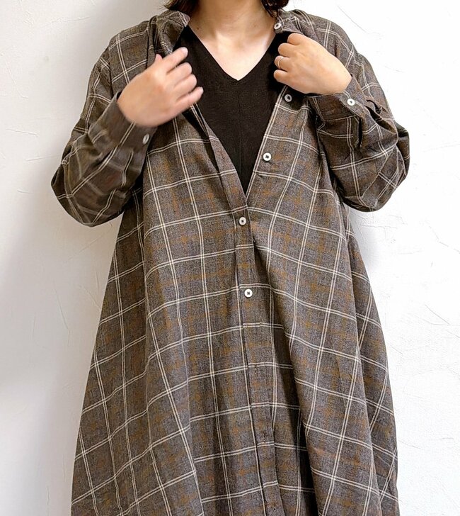 すぽっと着るだけで体型カバー！しまむらの「ふんわりシャツワンピ」レトロでかわいいし、なめらかな着心地にハマる！《購入レビュー》