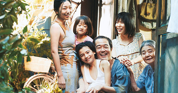『万引き家族』