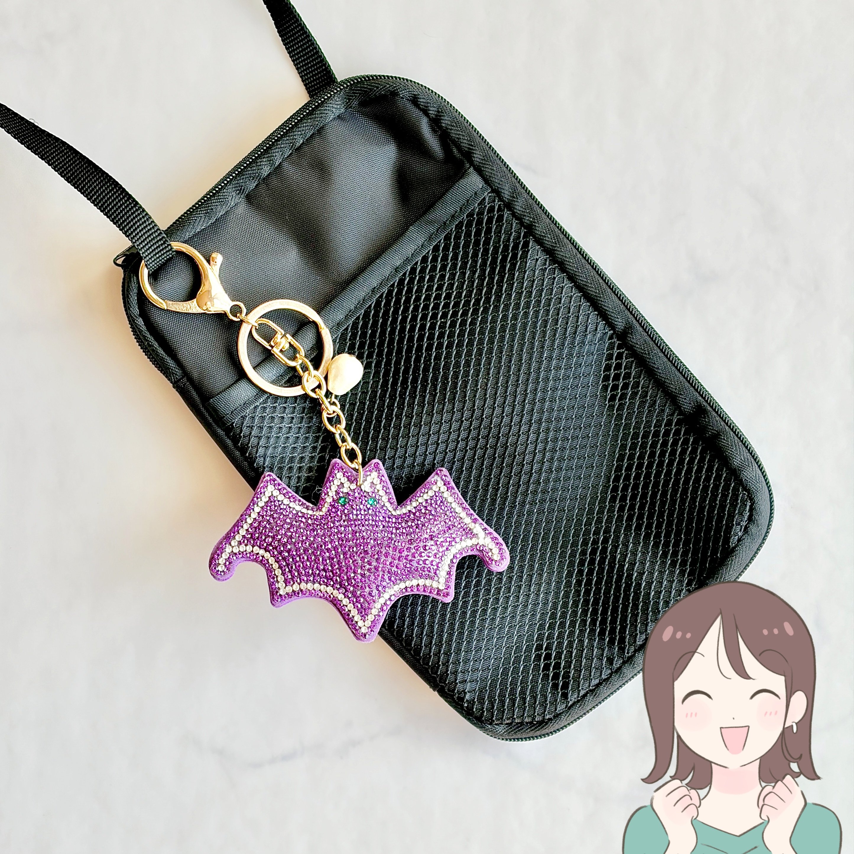 もう普通の財布に戻れないかも…！ダイソーの「手ぶらで持てる財布」カード15枚とスマホが入って天才すぎる！