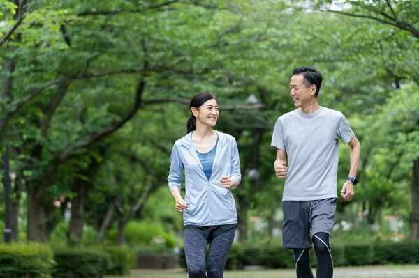 ヒトはできるだけ身体を動かさないように進化してきたが、適度な運動は健康寿命を延ばし、生活の質を上げる