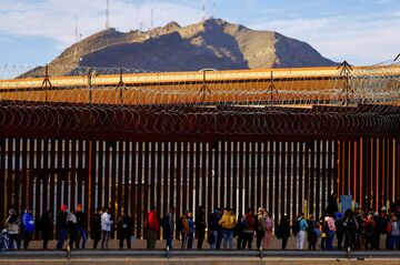 中南米揺るがす暴動、民主主義に幻滅する市民