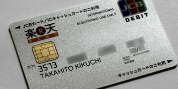 楽天銀行デビットカードのメリットは「楽天スーパーポイント」が“現金”同様に使えるようになること！しかも、ポイント利用分にもポイントが貯まって得！