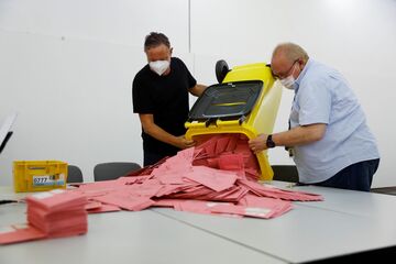 ドイツ総選挙、社会民主党が僅差で勝利の見通し