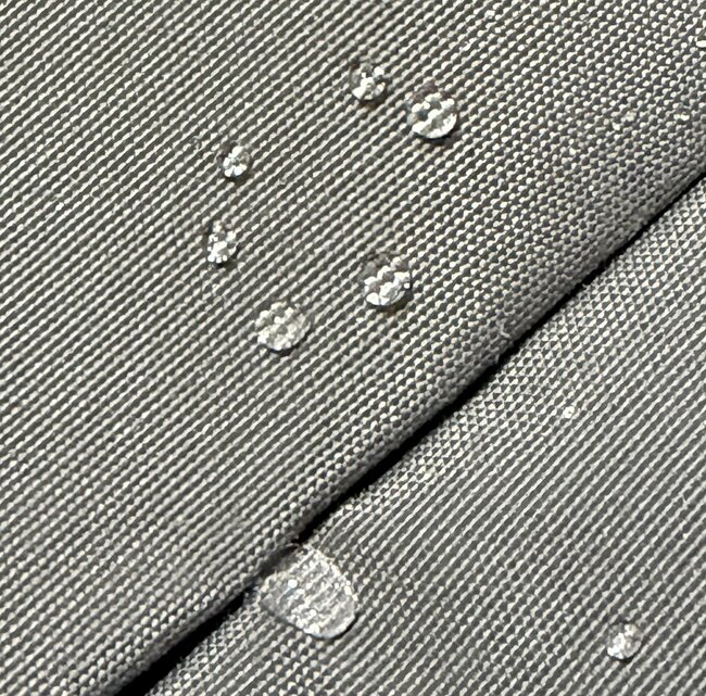 「大雨でも大丈夫だった」「とても軽い」ニトリの“ペタンコになる大容量リュック”荷物がたっぷり入るし、肩が疲れにくい！「紐がソフトで良いです」《購入レビュー》