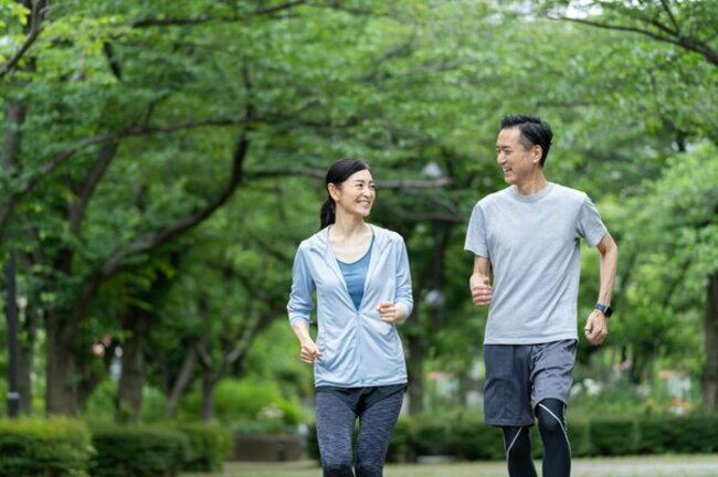 ヒトはできるだけ身体を動かさないように進化してきたが、適度な運動は健康寿命を延ばし、生活の質を上げる