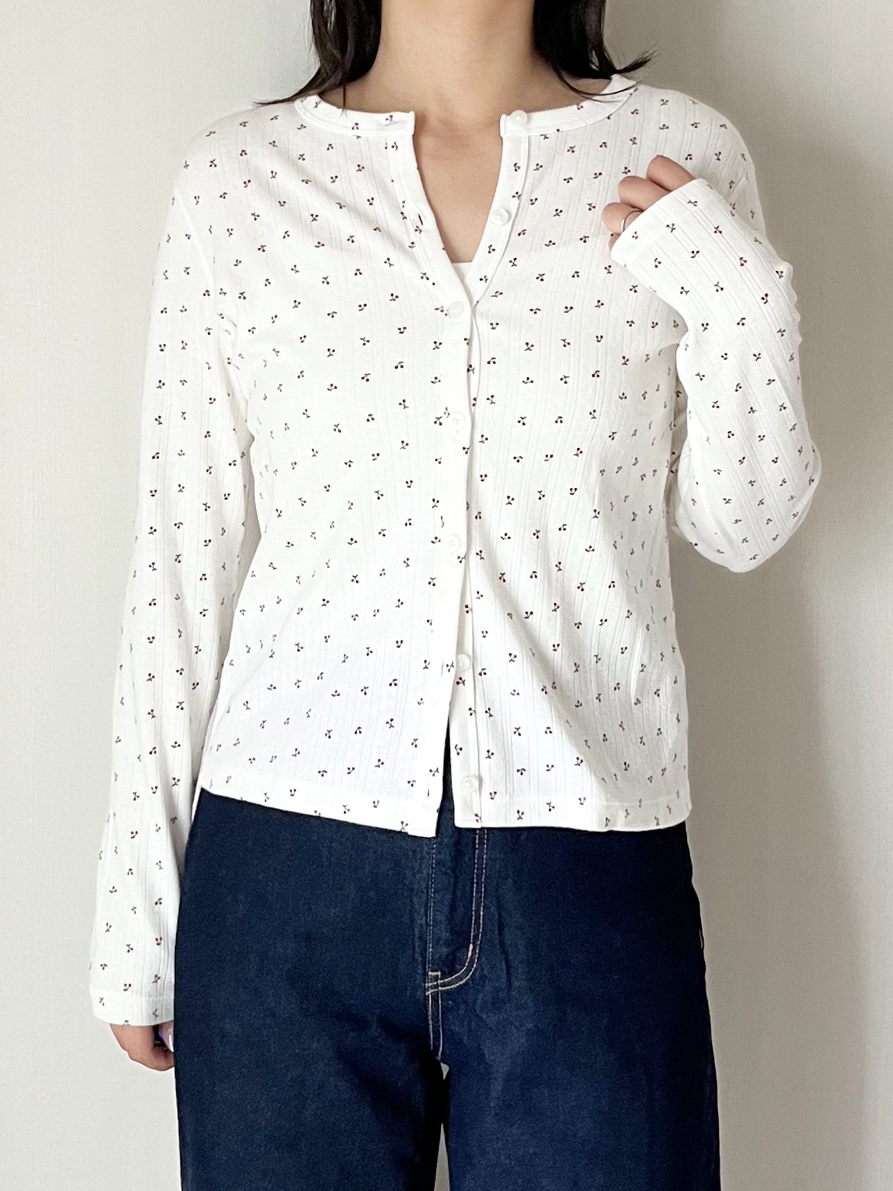 「可愛いと褒められた」ユニクロの“1990円カーディガン”たっぷり着回せてコスパ抜群!「春秋冬と大活躍」「2種類購入しました」