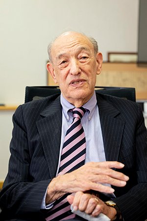 エズラ・ヴォーゲル教授に聞く:民主化デモに揺れる香港の行方や、日本における人口減少以上に大きな問題とは?