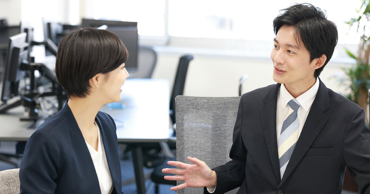 男女のビジネスパーソン