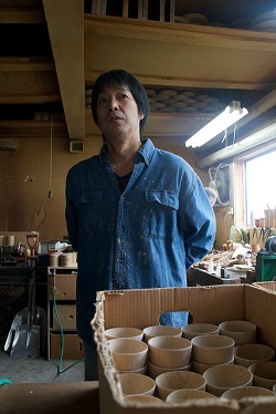 外国人を“アート”“魔法”だと驚かせた<br />紙のように薄い「木のコップ」を生み出す日本の職人