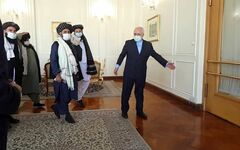 イラン、タリバンのアフガン掌握で恩恵　燃料輸出でドル獲得