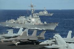 米空母に同乗、間近に見た対中緊張