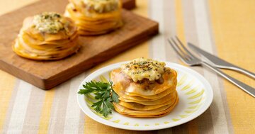 【裏ワザ料理】中はもっちり、外はパリッ! 餃子の皮でラザニアもどき