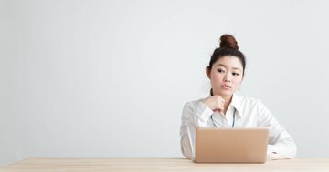 「飲み会幹事みたいな雑務は意味ゼロ」頭でっかちの若手が陥りがちな【致命的な思考のクセ】の正体<本110冊が即売! 眠気が吹き飛ぶ社員研修(5)>