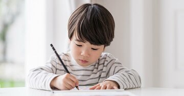 子どもの教育クイズ4問「お金のかけ時、いい褒め方…」教育経済学者の答えは?