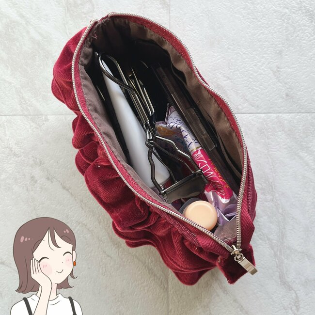 「色が可愛いどハマり」3COINSの“高見えポーチ”コスメ一式がまるっと入って使いやすい!「全部ほしいぞ!」「鬼かわいい」