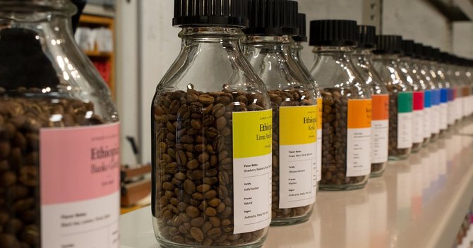 常時約30種類をそろえるPostCoffeeのスペシャルティコーヒー Photo by Wakako Mukohata