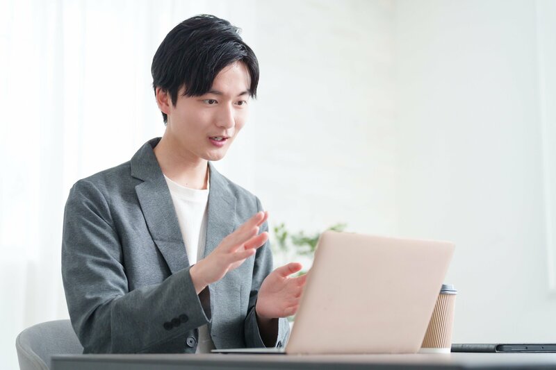 頭の悪い人は「オンラインだけのつながりで十分」とカッコつける。じゃあ、頭のいい人は?