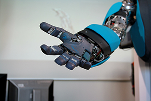 ロボットと人間が対立せず、<br />楽しく共生できる社会づくりとは?