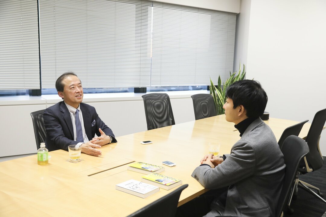 実は35%が英会話学習に使っている?! 「ポケトーク」の価格とお客様が得られるメリットのバランスを考える<朝倉祐介・シニフィアン共同代表×松田憲幸・ソースネクスト社長 対談前編>