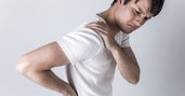 ひざ痛・腰痛や肩こり、首こりの意外な原因、足の「浮き指」とは?