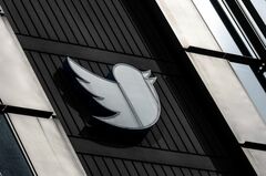 ツイッターは不要不急か　広告主試すには時期最悪