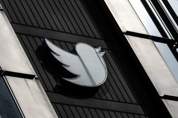 ツイッターは不要不急か　広告主試すには時期最悪