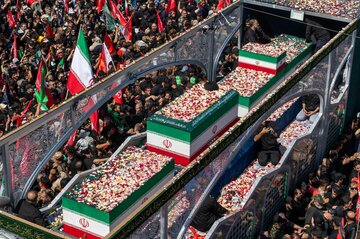 イラン、ホルムズ海峡で商船2隻にミサイル発射