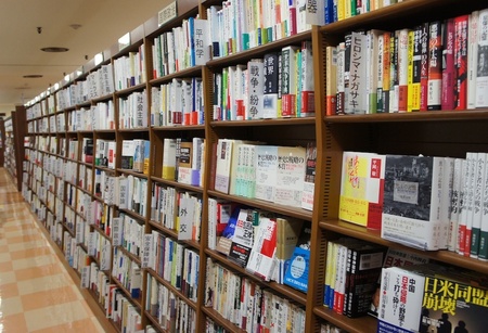 MARUZEN&ジュンク堂書店 渋谷店<br />安齋千華子さん（後編）<br />「お客さまが自由に選べる書店でありたい」<br />ストーリーのある棚で、本との出会いを演出する