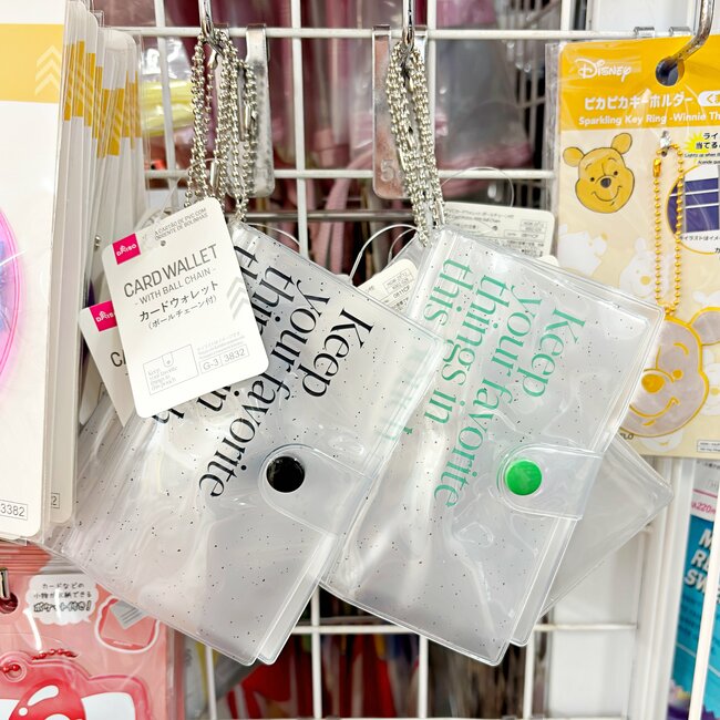 バッグの中で迷子にならない…！ダイソーの「めちゃ軽ミニ財布」カードやカギも収納できて優秀すぎる！《購入レビュー》