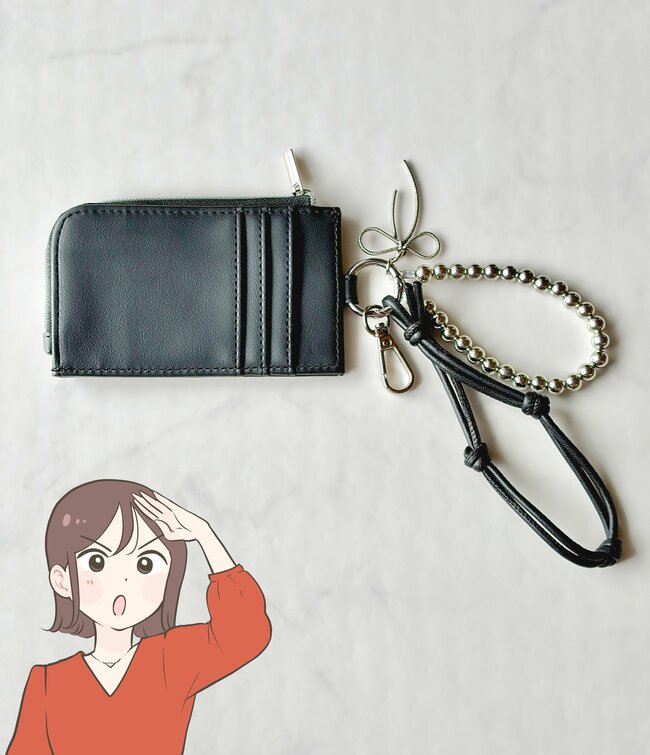 ミニ財布にちょうどいいじゃん！ハニーズの“手首にかけられるカードケース”現金やカギも収納できて天才すぎる！「やっと見つけました！」「可愛くて便利で使いやすい」