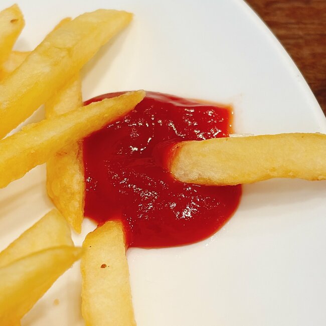 「コメダ並に写真と逆詐欺」「腹パンパンになる」ジョナサンの“わんぱくすぎるモーニング”具材があふれそうなんだけど…!「最近こればっかり!」「うまいし腹持ちがいい」【実食レビュー】