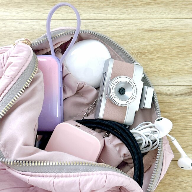 かわいすぎて色違いもほしい!しまむら×サンリオの「ポケットたくさんポーチ」たっぷり収納できるし、ガバッと開いて使いやすい!