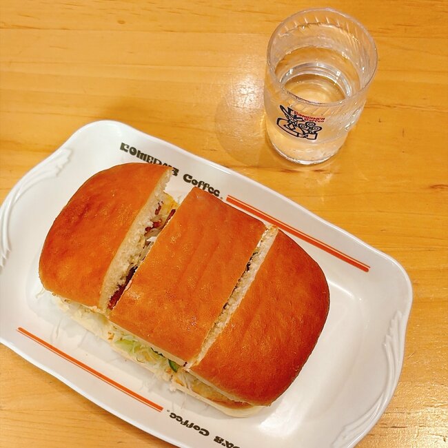 「一人で食べられる量じゃない」コメダ珈琲店の“豪快すぎるメニュー”思わず二度見するデカさ！「ボリューム半端ない」「腹ちぎれる」《実食レビュー》