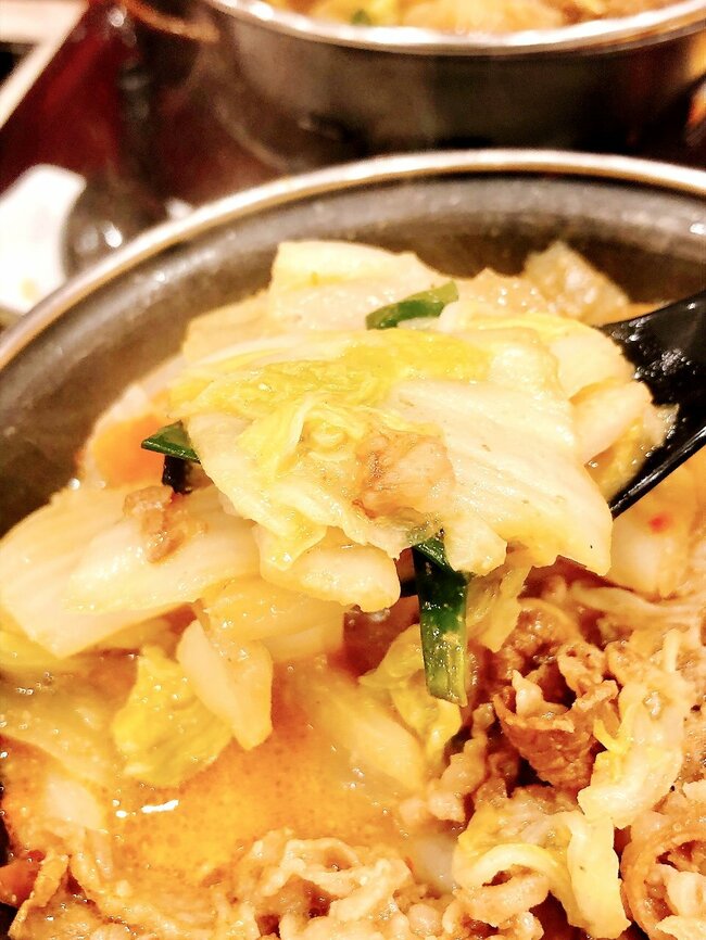 「おいしかった天才」すき家の“シビ辛ボリューム鍋”お肉も野菜もたっぷりで大満足！「本場の香りがするのがいい」「あちあちで辛くて美味しかった」