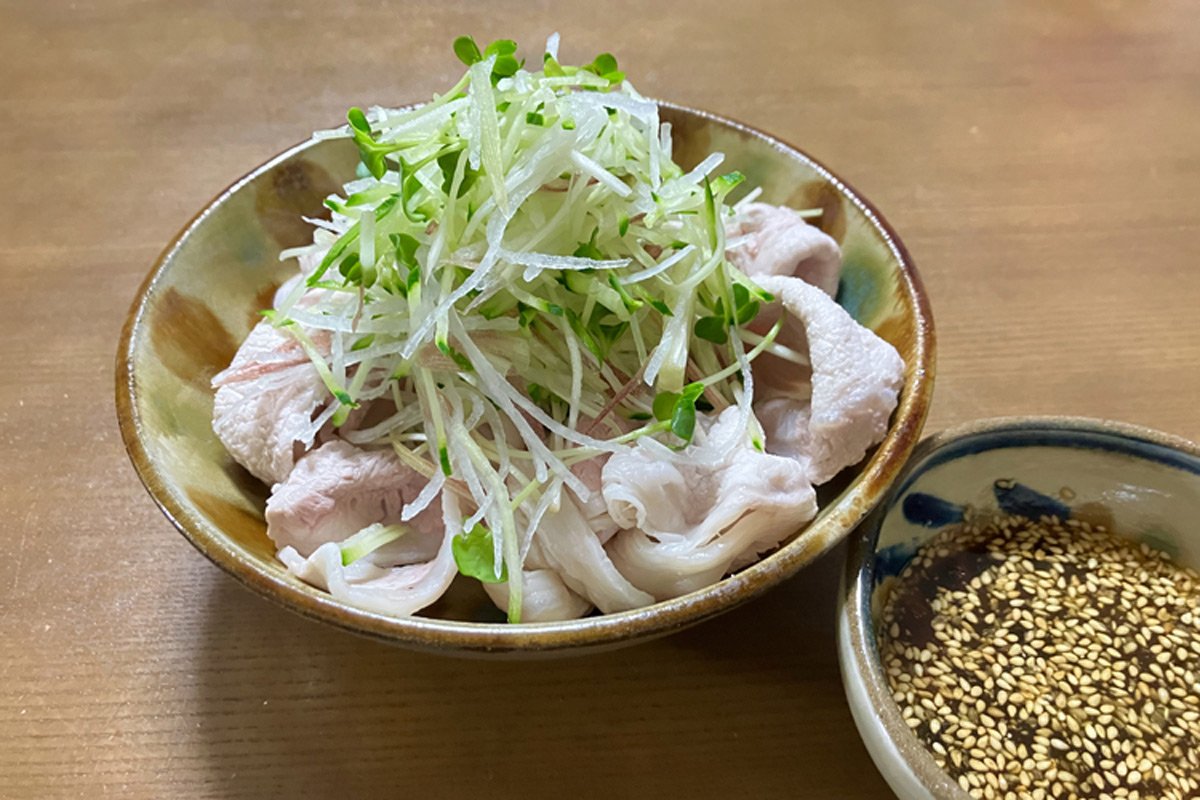 【自宅で簡単おつまみ】夏にピッタリ、薬味たっぷり「豚肉の冷しゃぶ」20分レシピ