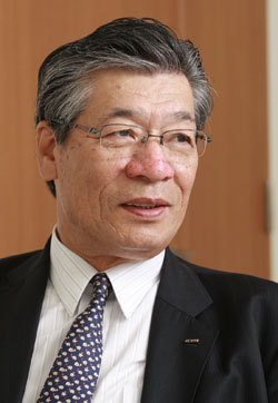 KYB 臼井政夫社長インタビュー<br />現地調達率を大幅に引き上げ<br />海外で稼げる体質を構築する