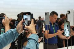 新iPhone価格設定、ひるんだアップル