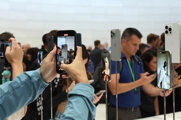 新iPhone価格設定、ひるんだアップル