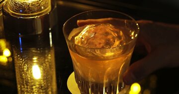 バーで一目置かれるウイスキーの頼み方とは?初心者でも怖くない「7つの心得」〈再配信〉
