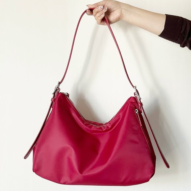 「購入して大正解でした！」GUの“大容量バッグ”オシャレなのにノートPCまで入って収納力すごい！「お出かけには欠かせません」「高見え！サイズ感も良し！」