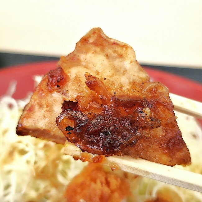 「めっちゃご飯すすむやん」かつや新作の“よくばり定食”がっつりお肉を食べられて幸せ!「豚肉祭りの開催だあ!」「お肉とても柔らかい!」